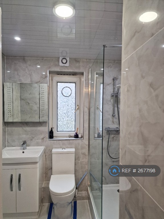 1 bedroom flat in Grafton Close, Hounslow, TW4 (1 bed) (#2677198)