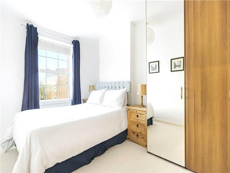 🏠 Bright and spacious room available in Canning Town