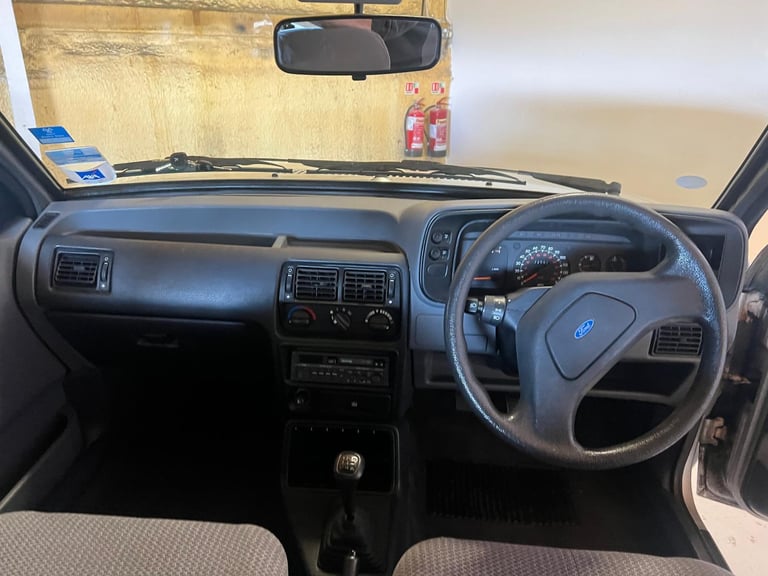 Ford Escort MK4 1.6GL Estate - Walk Around Video