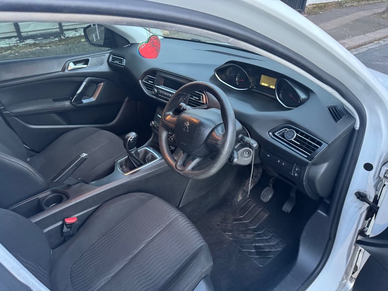 Peugeot, 308, Hatchback, 2019, Manual, 1560 (cc), 5 doors