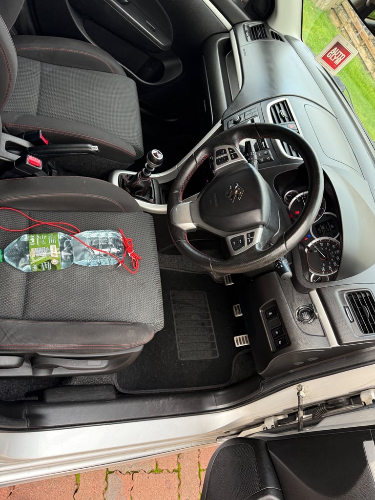 Suzuki, SWIFT, Hatchback, 2014, Manual, 1586 (cc), 5 doors