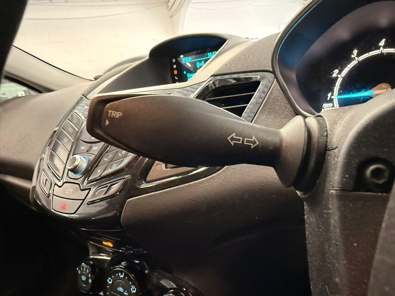 2014 Ford Fiesta 1.0T EcoBoost Zetec Euro 5 (s/s) 5dr HATCHBACK Petrol Manual