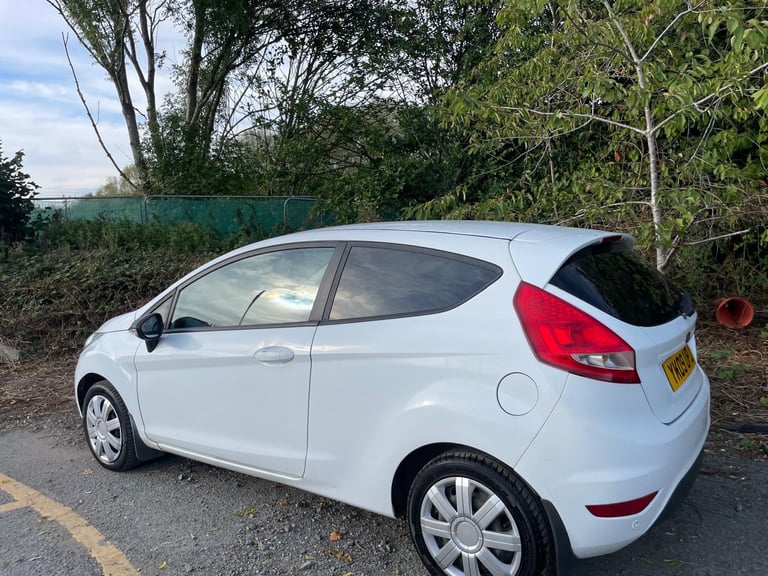 FORD FIESTA 1.2 STYLE 09 REG WHITE 3 DOOR MOT APRIL 5TH 2026 SERVICE HISTORY LOW INSURANCE 48+MPG