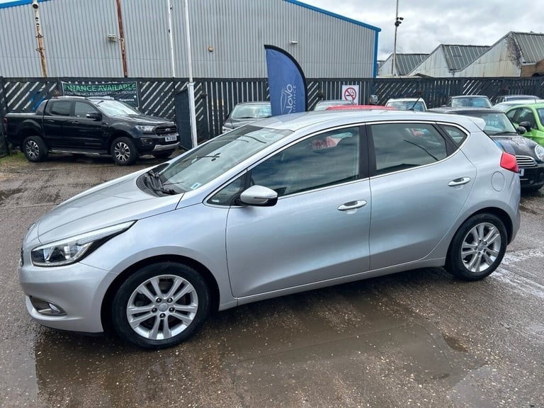 2015 Kia Ceed 1.6 CRDi 2 Hatchback 5dr Diesel Auto Euro 5 (126 bhp) Hatchback Diesel Automatic