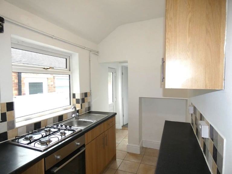 2 bedroom house in Blunt Street, Newcastle-under-Lyme, Staffordshire, ST5 9NA