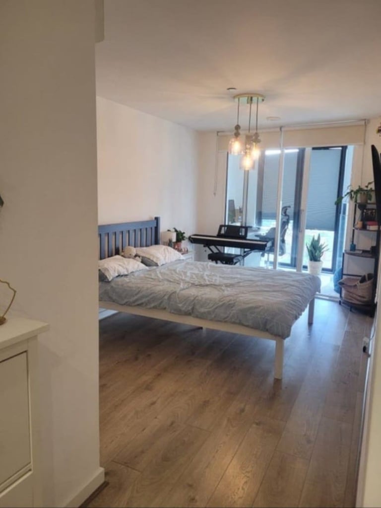 Large Ensuite Room 20 Minutes to Central London