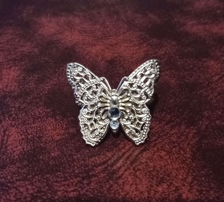 image for STUNNING, DETAILED BUTTERFLY RING, ONLY £15!