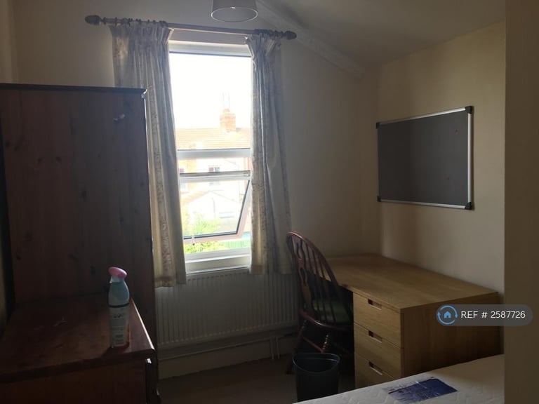 1 bedroom in Southampton Road, Northampton, NN4 (#2587726)