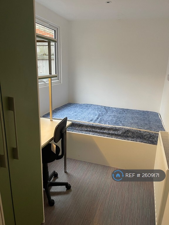 4 bedroom house in Myrtle Street, Middlesbrough, TS1 (4 bed) (#2609171)