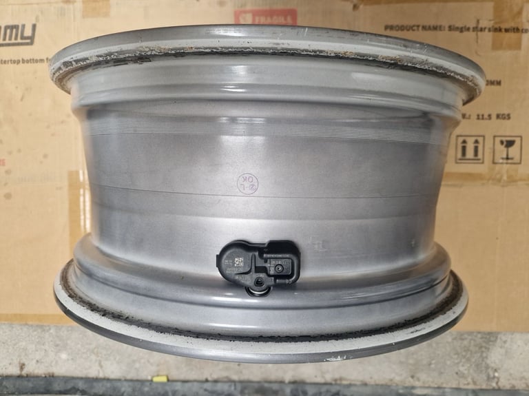 Qty 4 Lexus 17 inch alloy wheels (ex IS 300h)