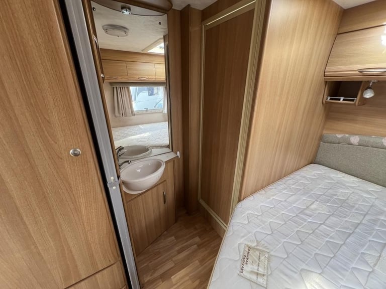 2009 COACHMAN VIP 535/4 Fixed bed