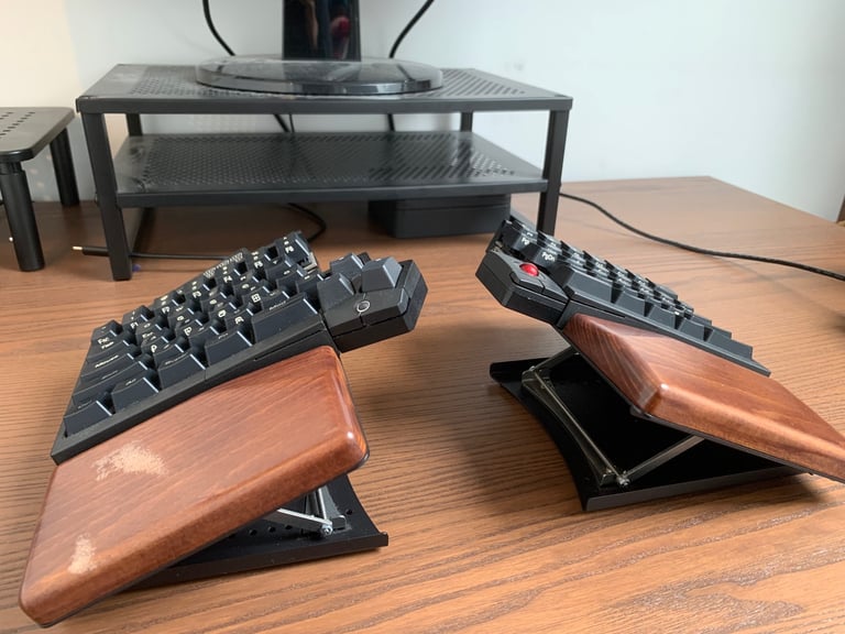 UHK Split mechanical keyboard • Ergonomic • Trackball & thumb modules • Cherry MX Clear