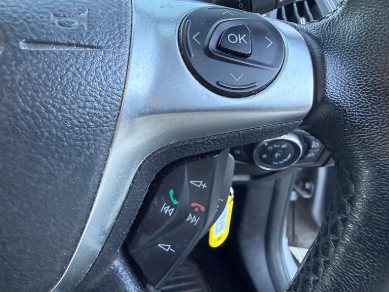 2011 Ford Focus 1.6 125 Zetec 5dr HATCHBACK PETROL Manual