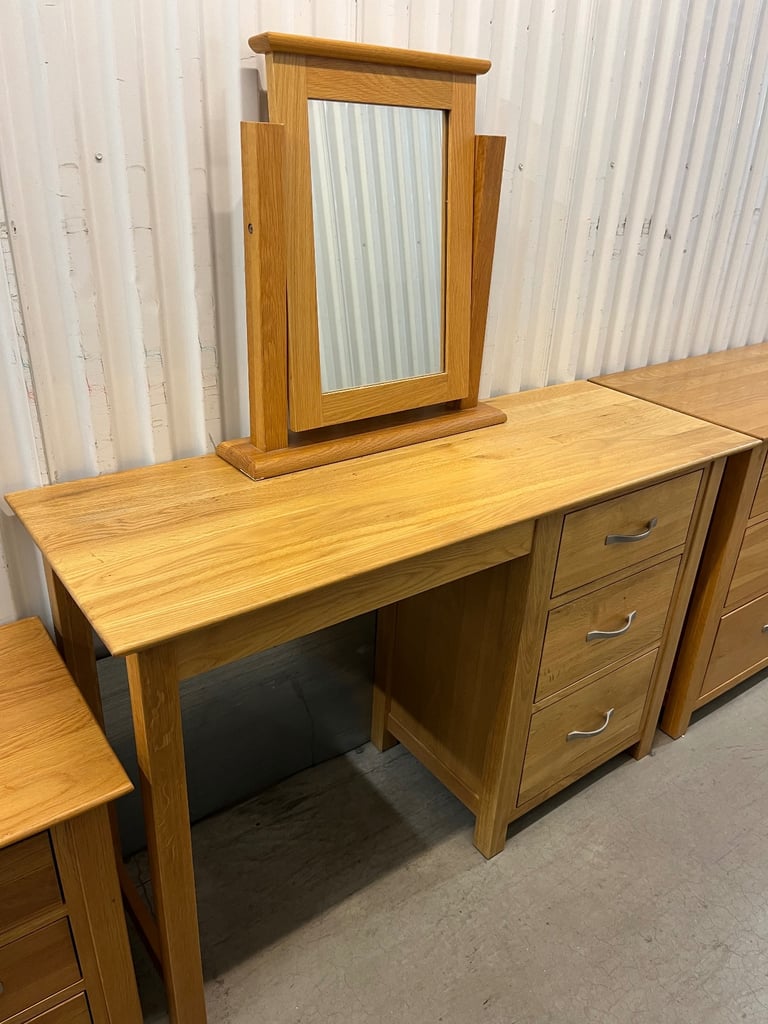 Devon Oak double bed frame, 2 bedside tables & dresser