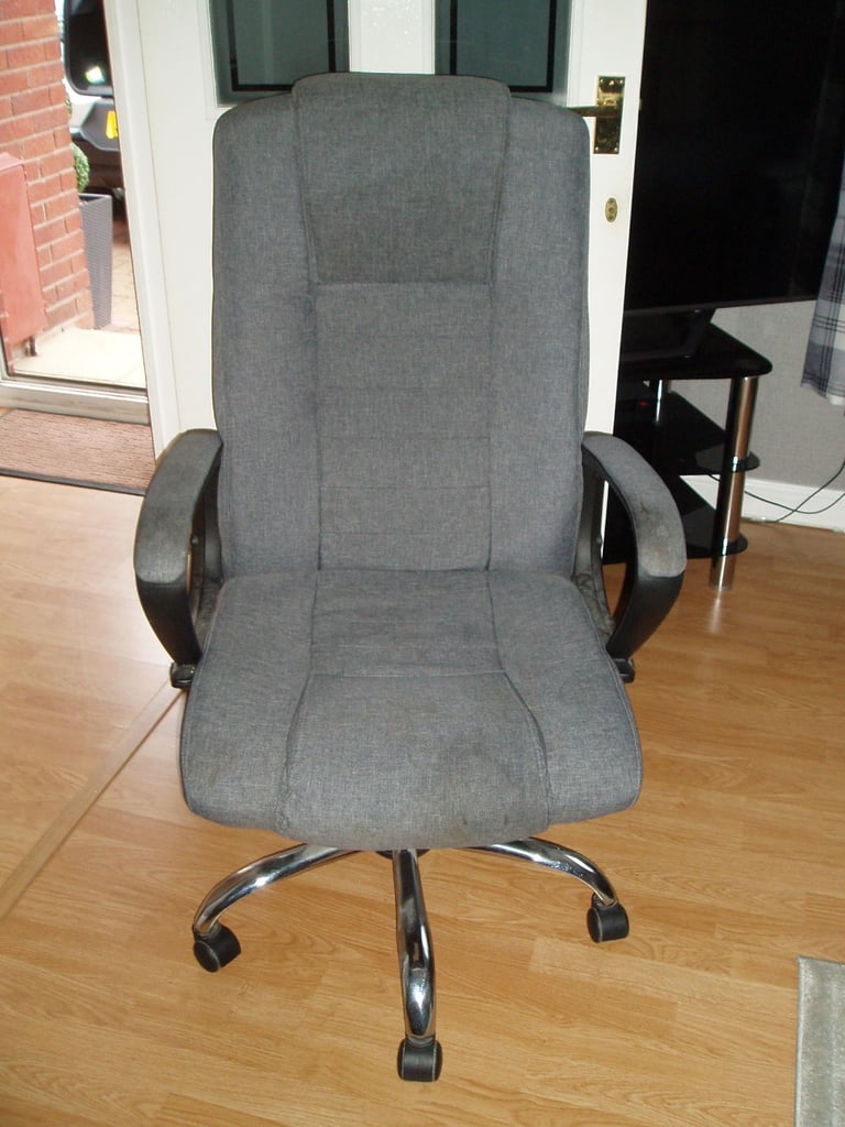 image for GREY EXECUTIVES OFFICE CHAIR RRP £120