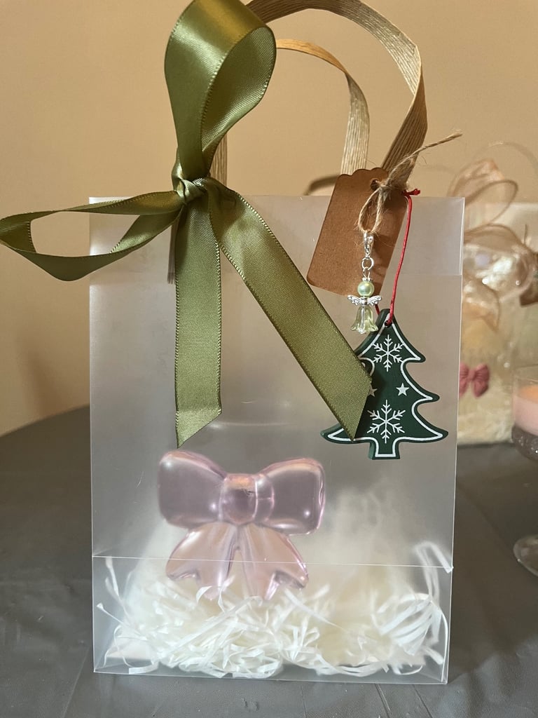 Beautiful Glass Bow tumbler 