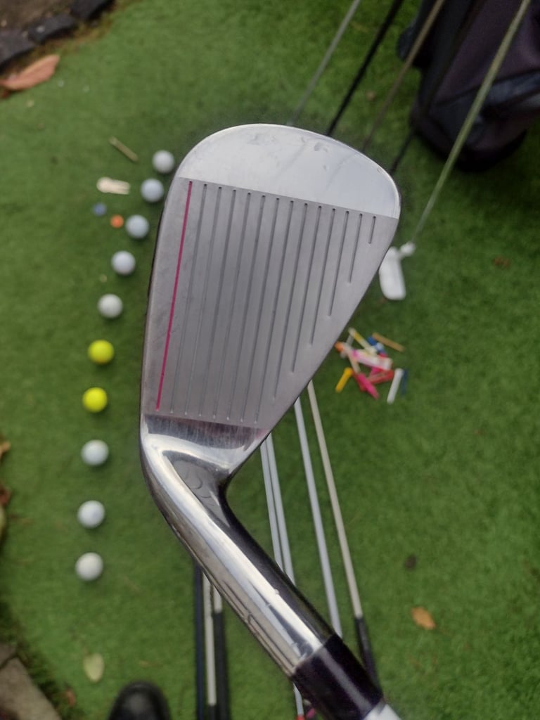 VGC FULL SET LADIES GRAPHITE GOLF CLUBS + HOWSON GOLF BAG + FREE EXTRAS 