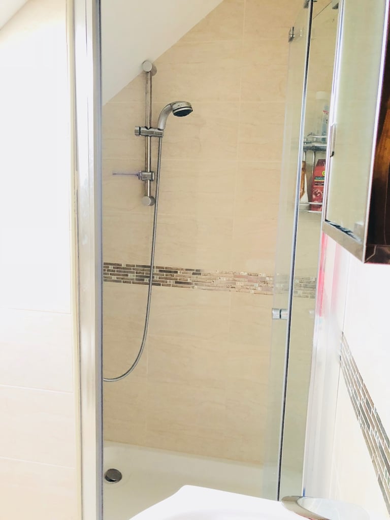 Loft Studio for couple in Chingford £1150 INC BILLS