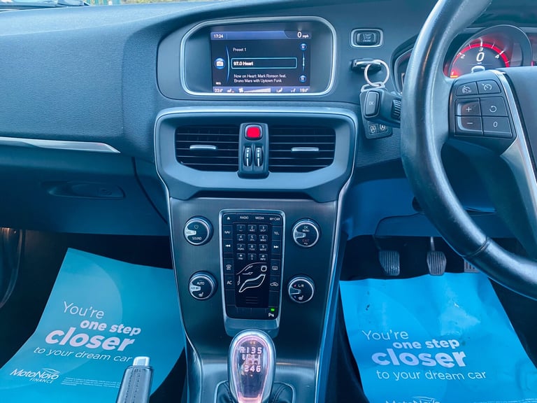 2013 Volvo V40 Cross Country 1.6 D2 Lux Nav Hatchback 5dr Diesel Manual Euro 5