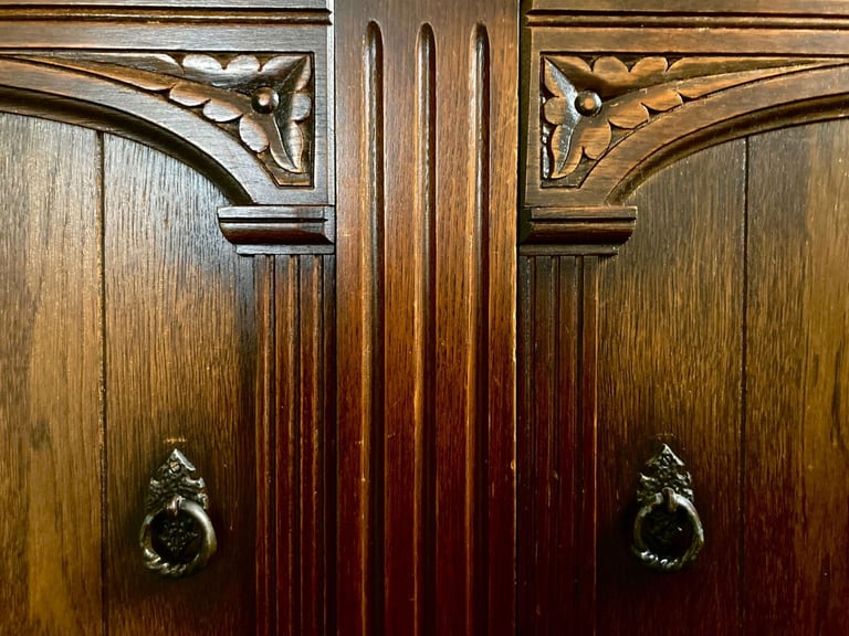 Dark mahogany veneer finish Welsh dresser