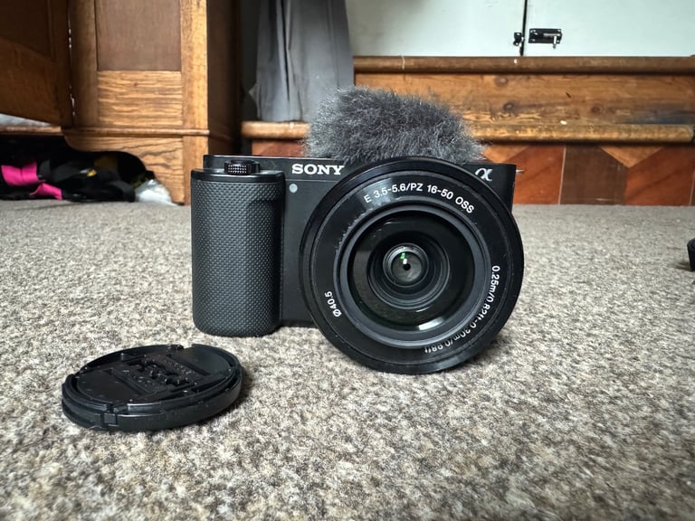 SONY - ZV-E10L Mirrorless Vlogging Camera with E PZ 16-50 mm f/3.5-5.6 OSS Lens STREAMING BUNDLE