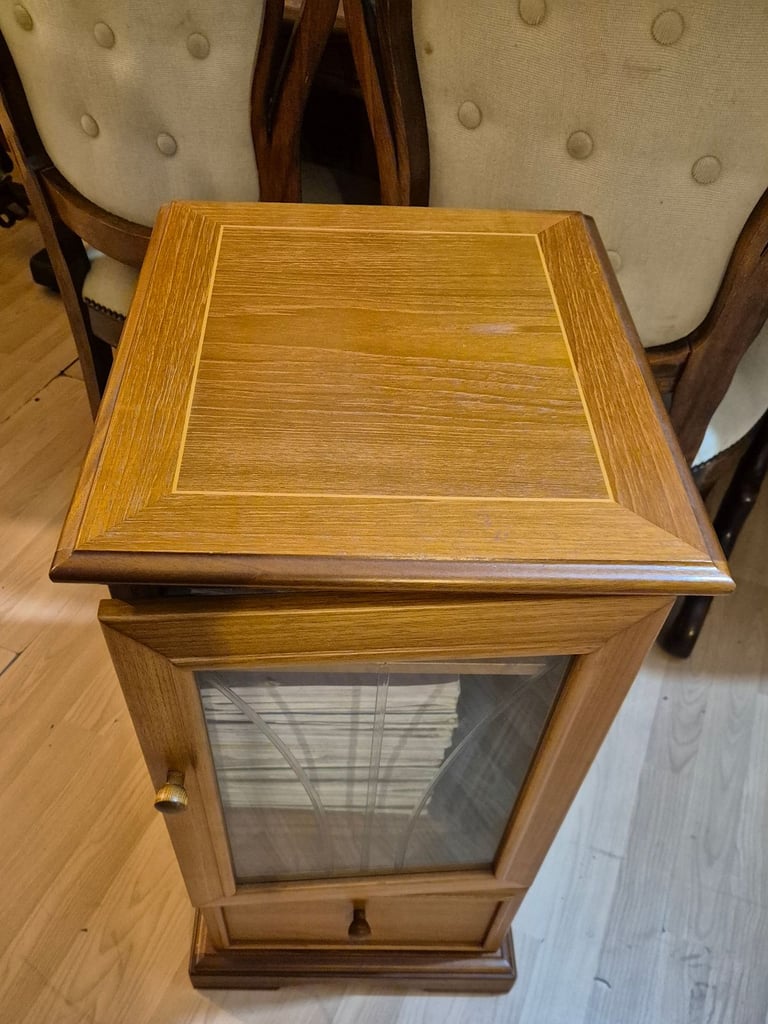 MEDIA CABINET/BEDSIDE TABLE. 