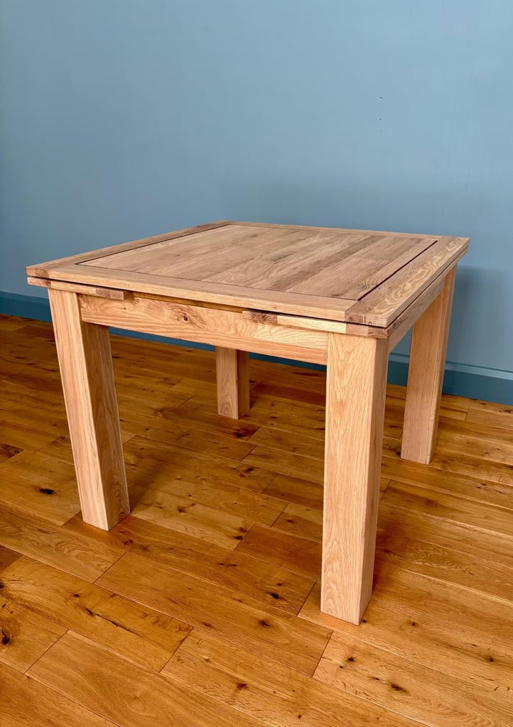 Solid Oak Extendable Dining Table