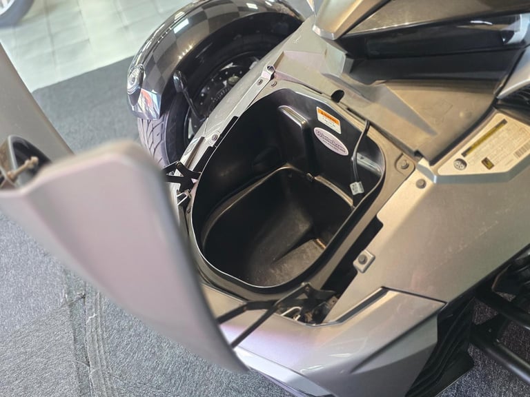 2016 CAN-AM SPYDER F3 1330 ACE 6 SPEED TRIKE 18,000 MILE'S 