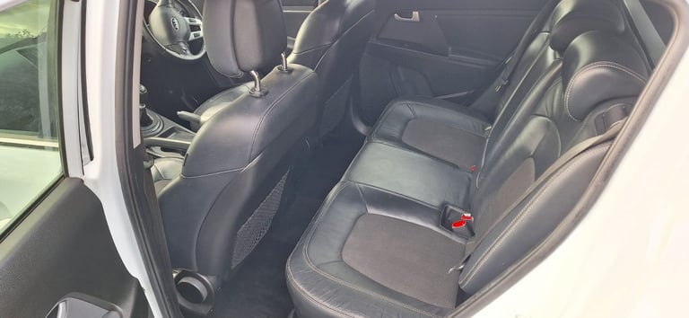 2012 Kia SPORTAGE, 1.7 Manual, new MOT 