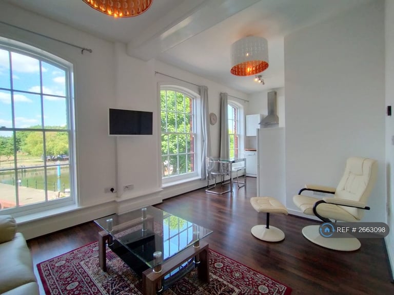 2 bedroom flat in Hull Marina, Hull, HU1 (2 bed) (#2663098)