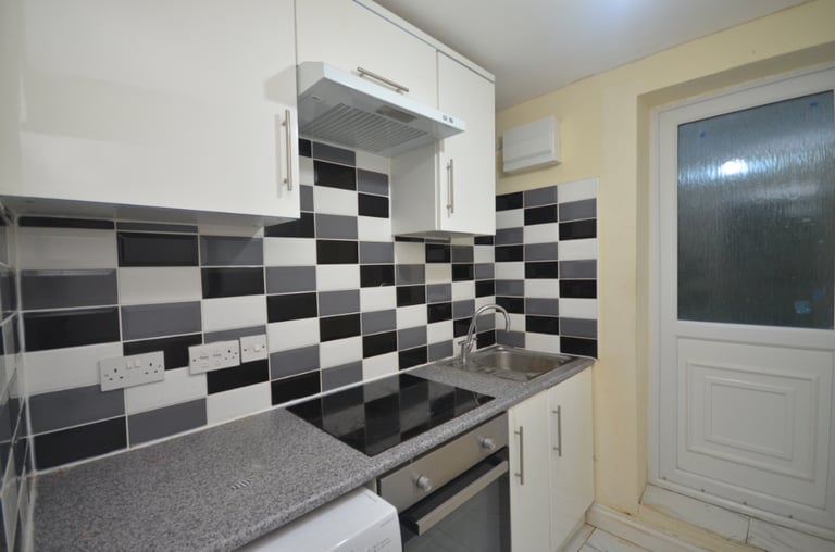 Beautiful studio flat in West Dulwich Only £1300 pcm Female Ideally All