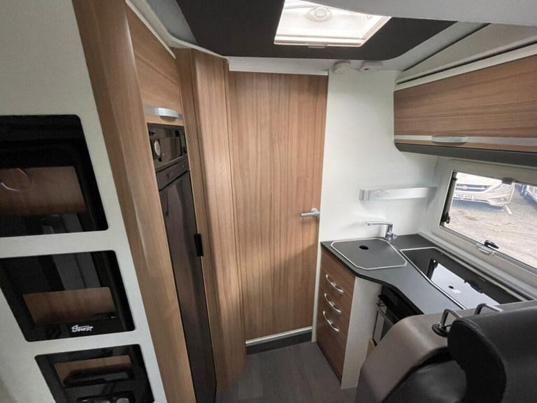 Adria Matrix 670 sc Axess Automatic Rear Garage, Island bed motorhome