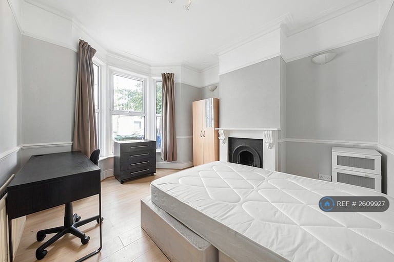 4 bedroom house in Kincaid Road, London, SE15 (4 bed) (#2609927)