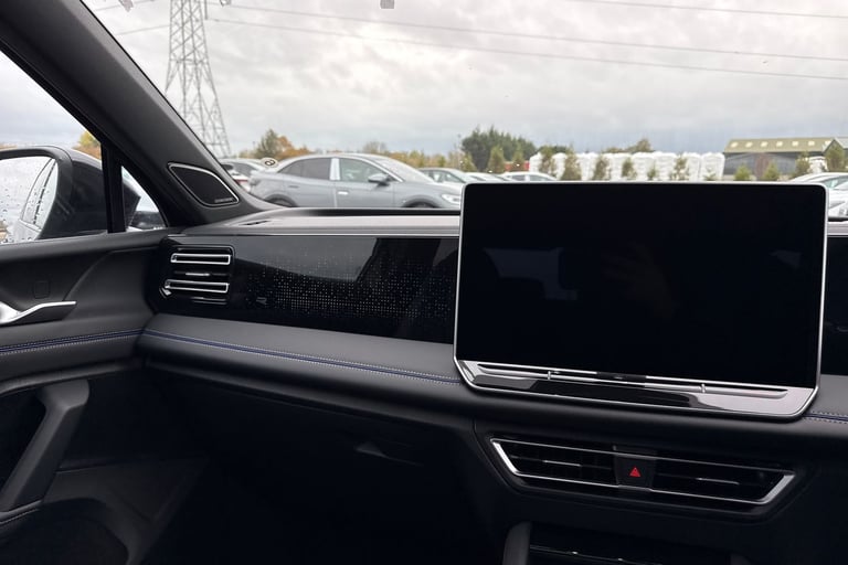 2025 Volkswagen Tiguan 1.5 TSI eHybrid 19.7kWh R-Line DSG Euro 6 (s/s) 5dr SUV Automatic