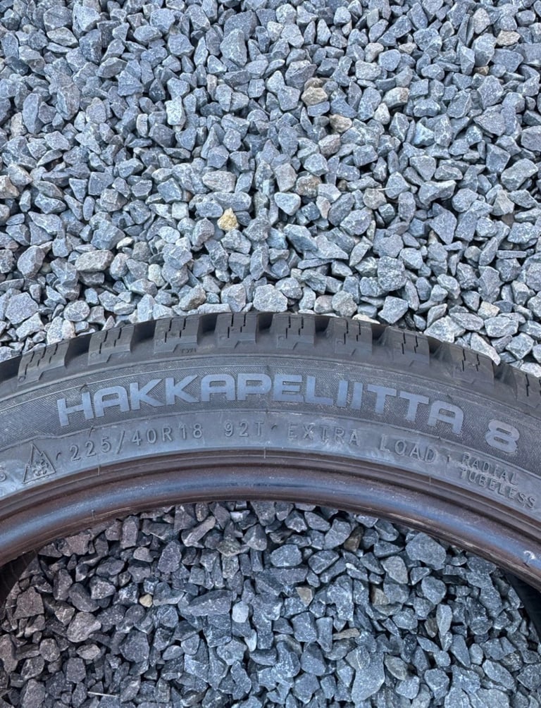 Nokian Hakkapeliitta 8 Studded Tyres 225/40/18 92T (Winter, Snow, Ice)