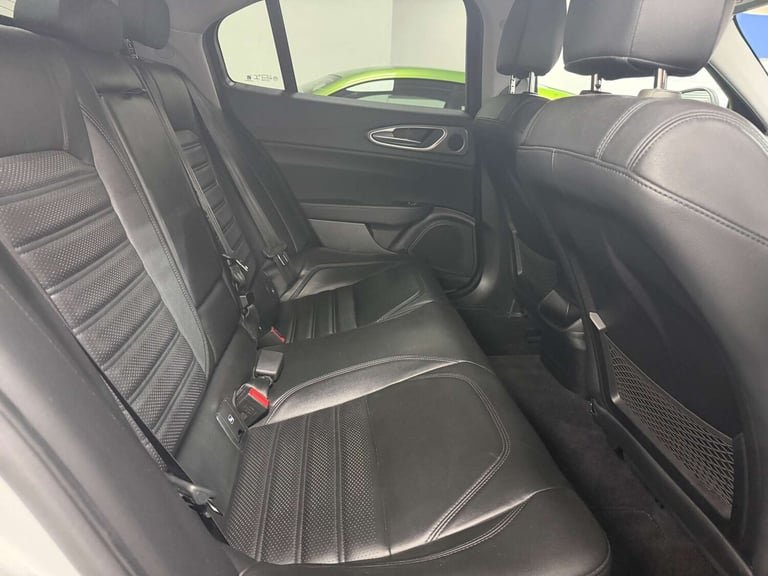 2017 Alfa Romeo Giulia 2.2 JTDM-2 180 Speciale 4dr Auto SALOON DIESEL Automatic