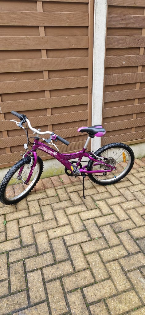 image for 20 INCH WHEEL 6 SPEED BIKE PURPLE. GOOD CONDITION.