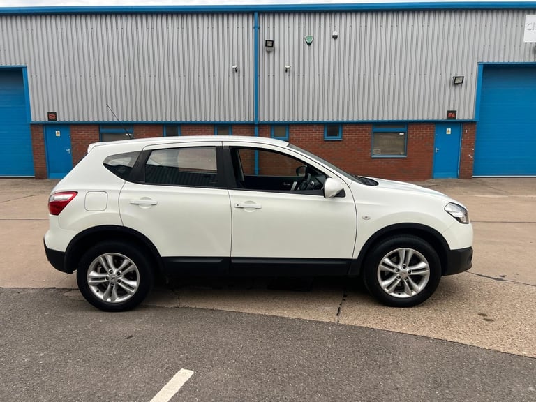 Nissan Qashqai 1.6 Acenta 2WD Euro 5 (s/s) 5dr Petrol Manual - Image 4
