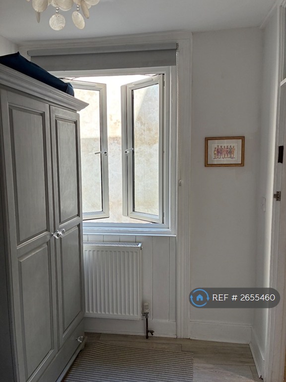 3 bedroom flat in Kent Place, Ramsgate, CT11 (3 bed) (#2655460)