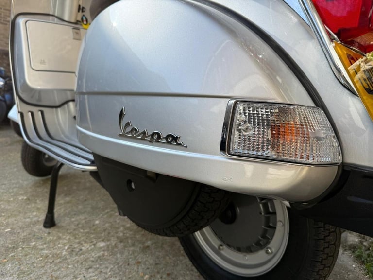 PIAGGIO VESPA - 2016 Petrol Manual in Grey
