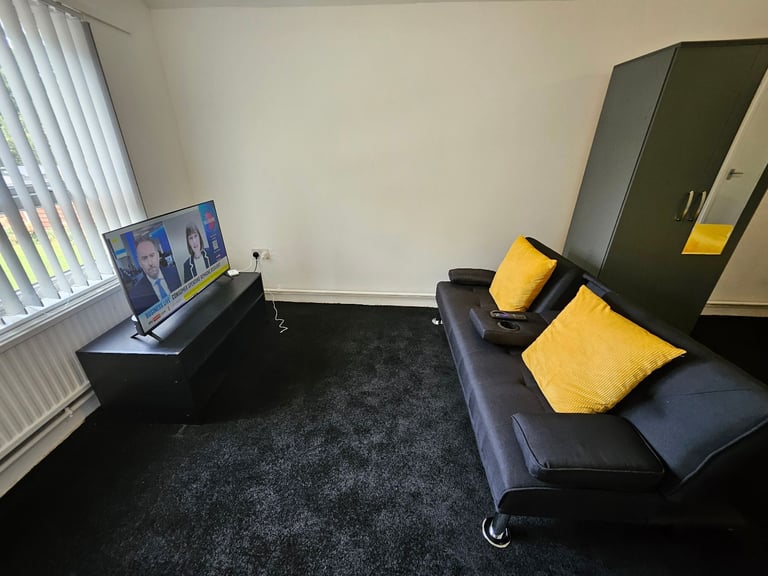 Studio Flat | Kitchen, Parking, Washer