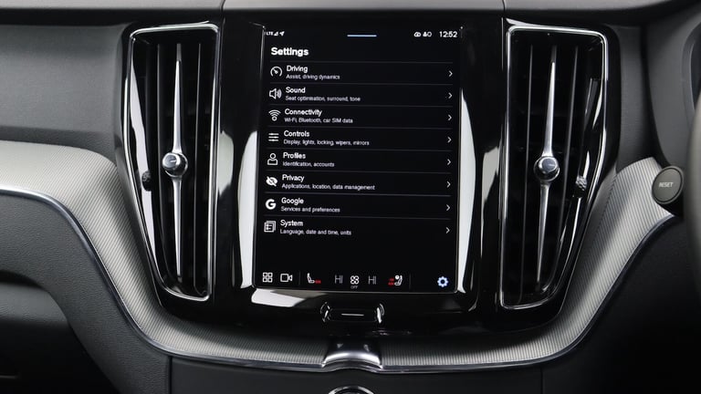 Volvo XC60 B5 (P) AWD Plus Black Edition (Harman Kardon Sound, 360 Camera, BLIS) Petrol/Electric...