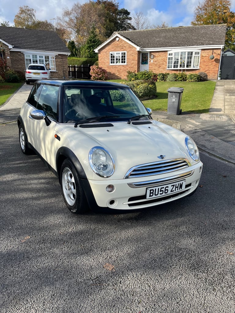 Mini Cooper 1.6 petrol 65000 miles full service history V.G.C £1650.