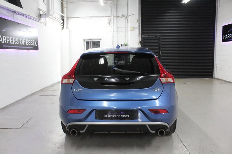 2016 Volvo V40 1.5 T2 R-Design Pro Auto Euro 6 (s/s) 5dr HATCHBACK Petrol Automatic