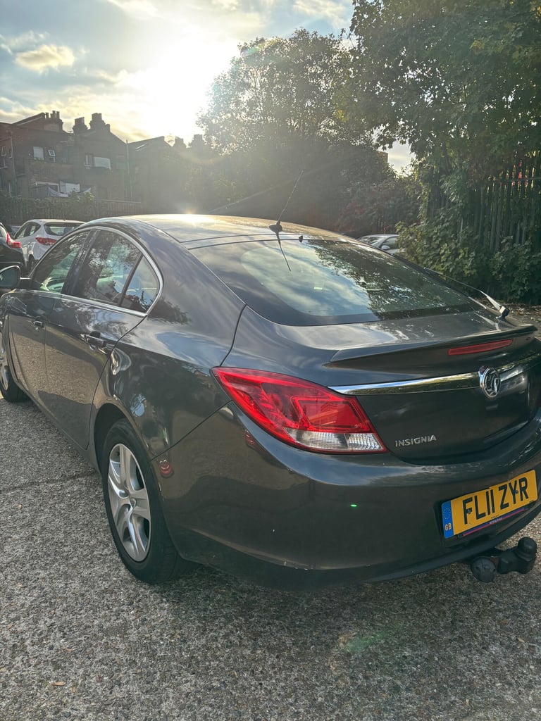 2011 Vauxhall Insignia 1.8i 16V Exclusiv 5dr HATCHBACK Petrol Manual