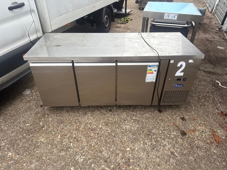 Commercial undercounter fridge 3 doors cafe restaurant 