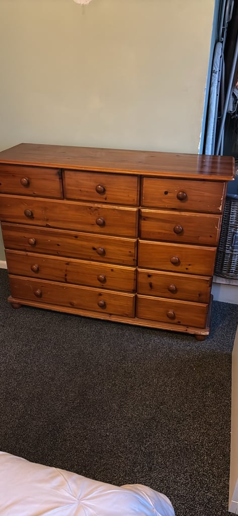 Chest of drawers 