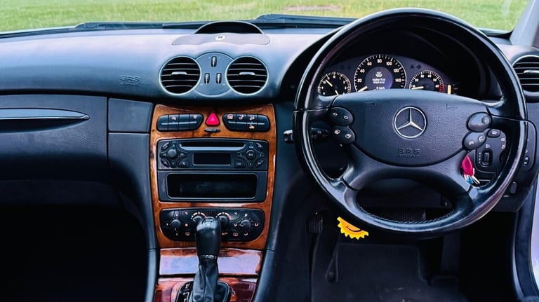 Mercedes-Benz CLK 3.2 CLK320 Elegance 2dr Petrol Automatic - Image 3