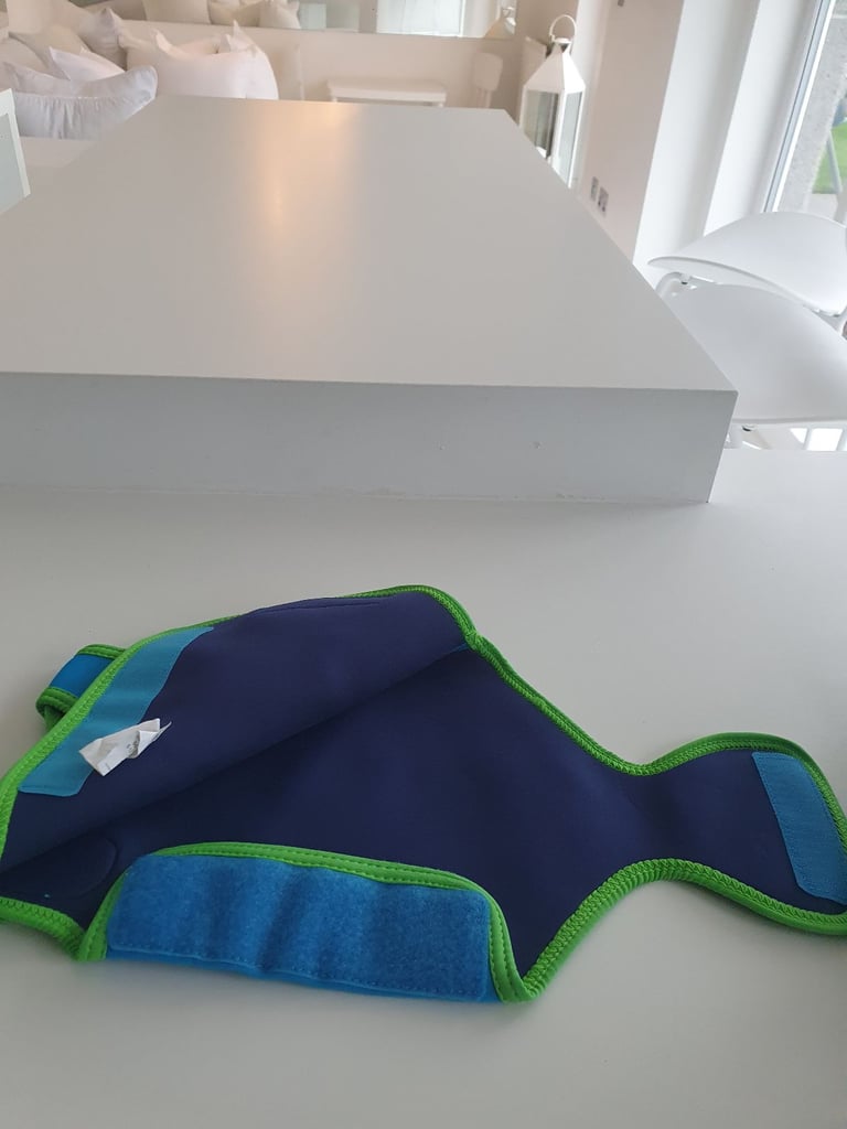 Baby swimming jacket.Age 0 to 6 months.