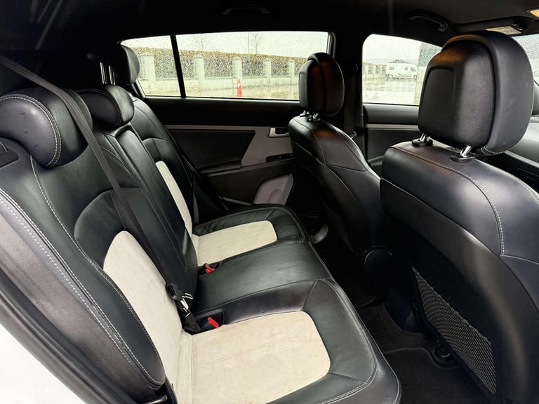 12016 kia sportage axis edition low mileage owners from new 